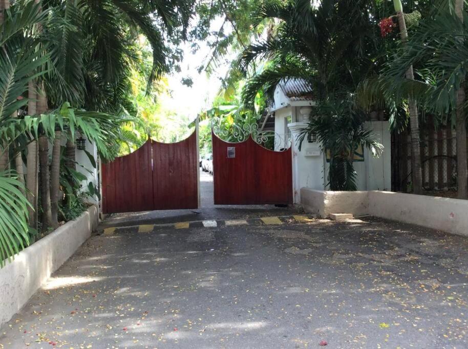 Lush Tropical Apartment Located In A 4-Star Resort Runaway Bay Luaran gambar